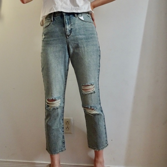 HIGH RISE CROP DISTRESSED JEANS - Picture 5 of 6
